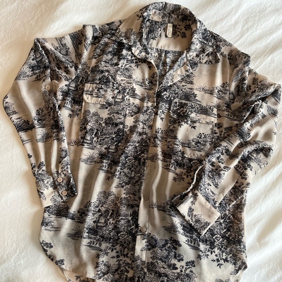Elan Printed Blouse. - Picture 1 of 3